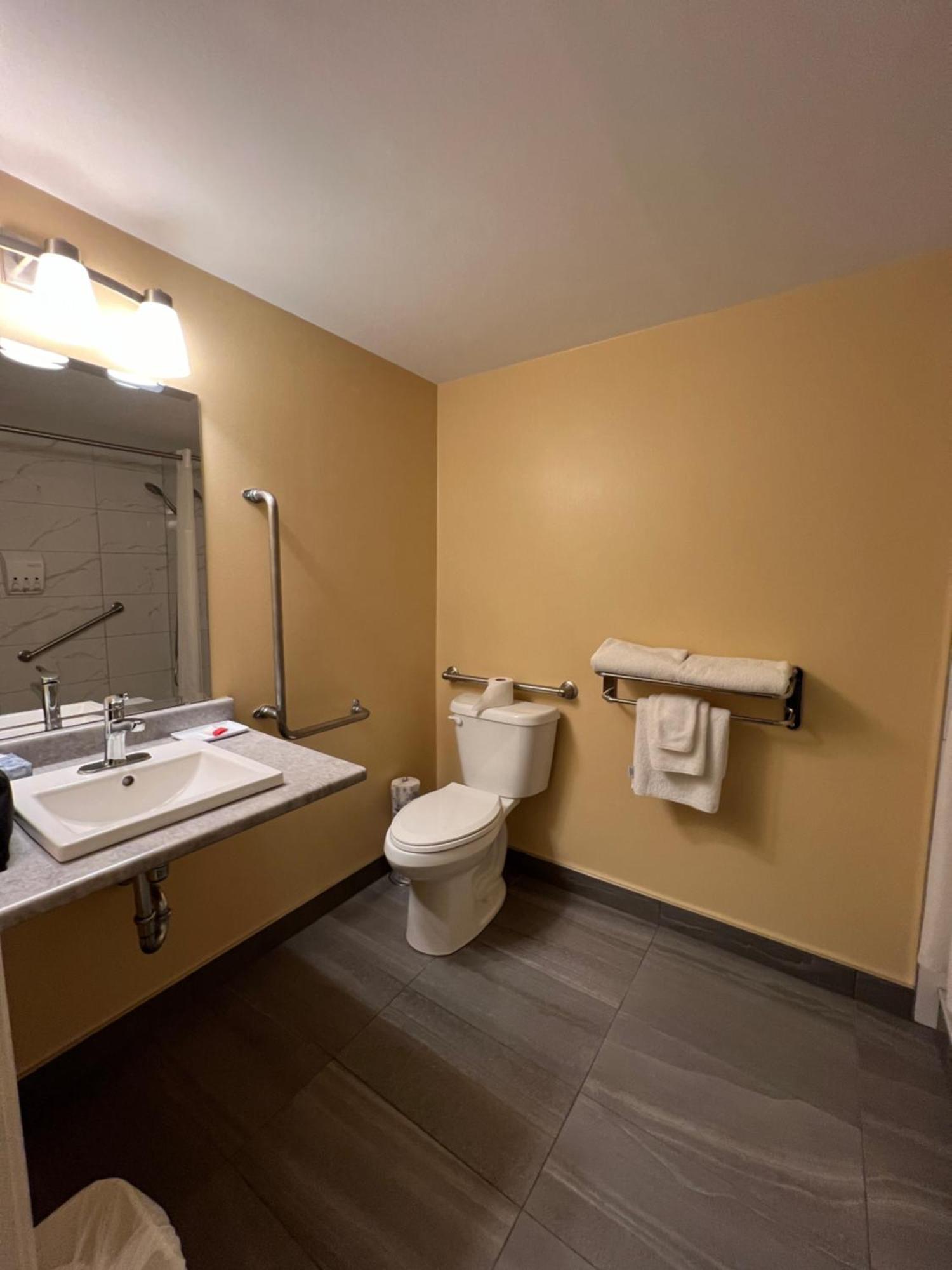 Ramada by Wyndham London Hotel Bagian luar foto