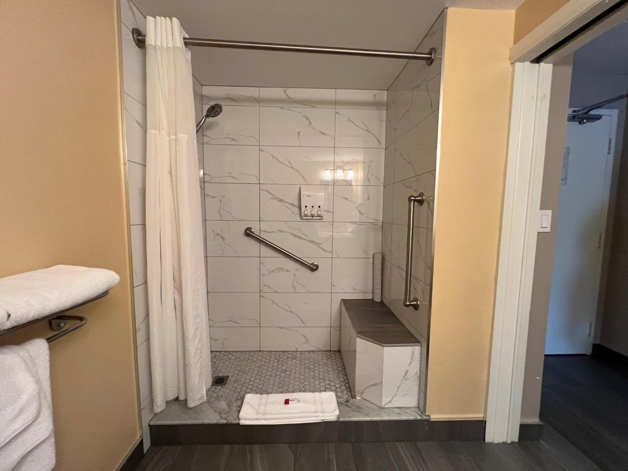 Ramada by Wyndham London Hotel Bagian luar foto