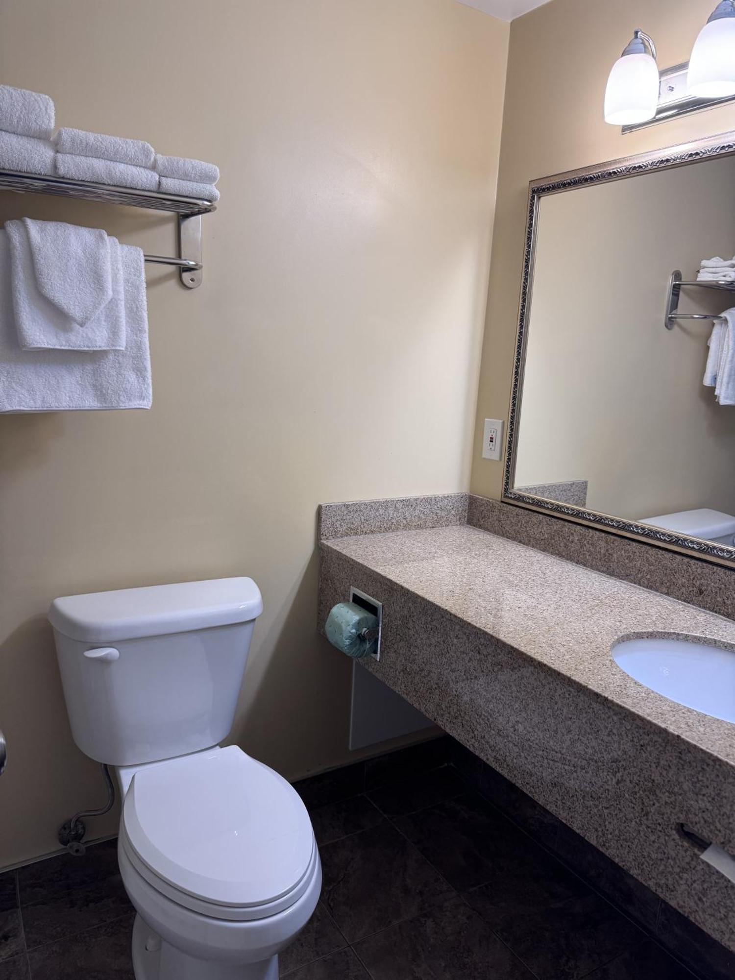 Ramada by Wyndham London Hotel Bagian luar foto
